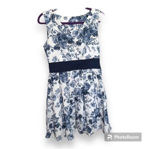 Xia Floral dress NWOT M